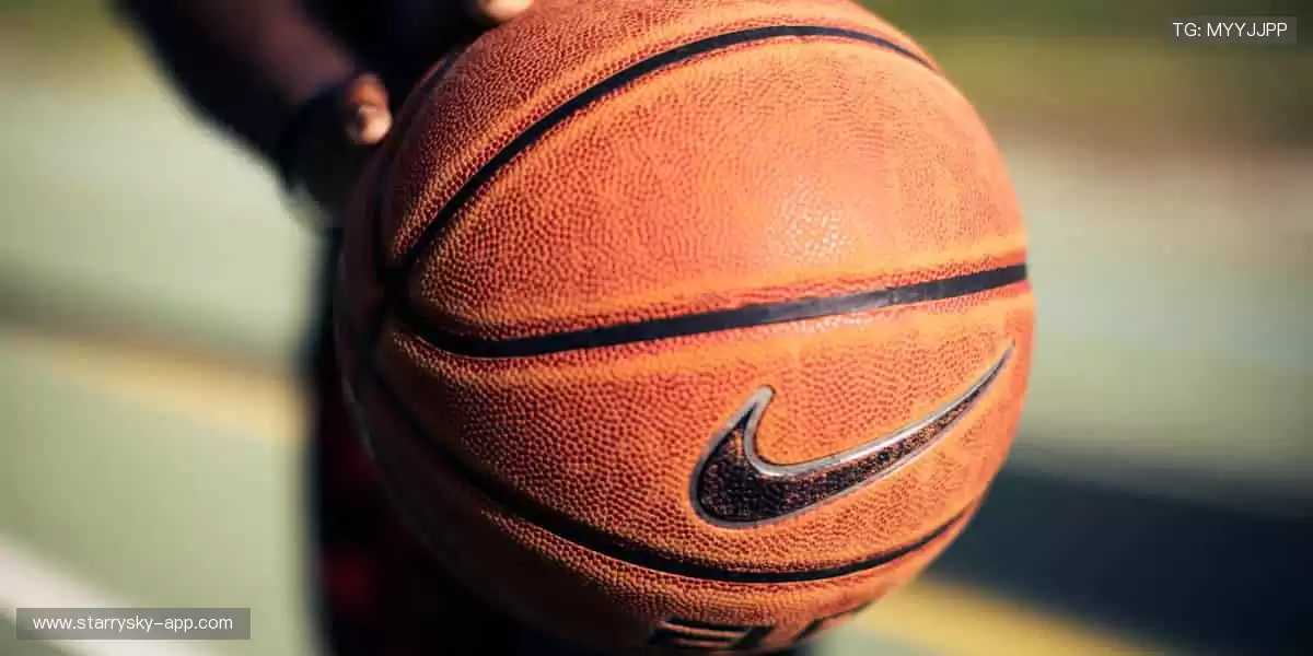 🎧沉浸式体验，声临其境！戴上耳机，仿佛置身比赛现场！